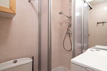 Chalet Diamant - badkamer met wc en douchecabine